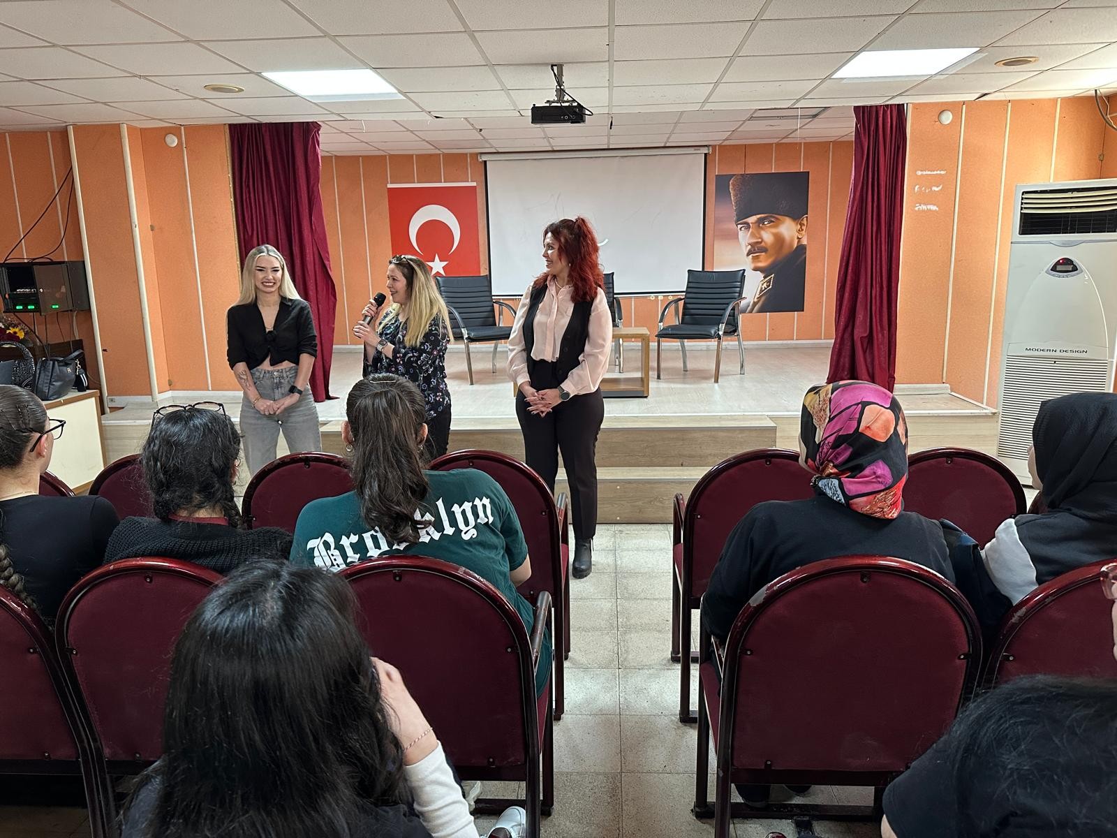 Sosyal Bilimler Meslek Yüksekokulu Büro Yönetimi ve Yönetici Asistanlığı Programı Tanıtımı Çamlıbel Kız Mesleki ve Teknik Anadolu Lisesi'nde Yapıldı detayı için tıklayınız