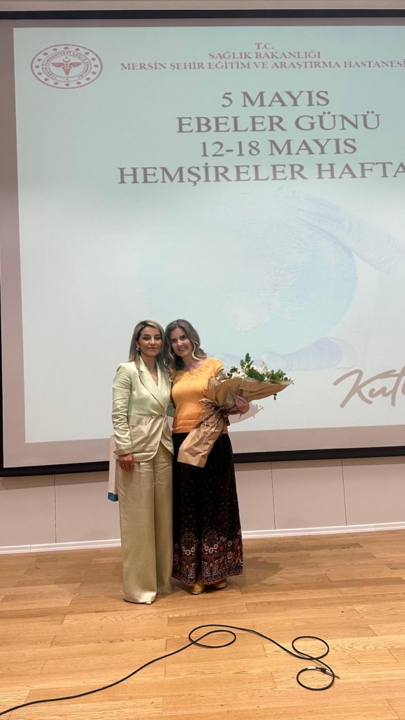 Mersin Şehir Eğitim ve Araştırma Hastanesi Ebe ve Hemşireler Haftası Etkinliğinde Sağlık Çalışanları İle Birlikte Kahkaha Yogası Yapıldı detayı için tıklayınız